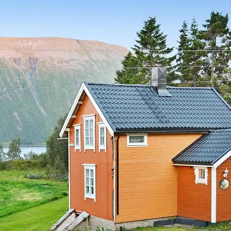 Three-bedroom In Gullesfjord * Flesnes