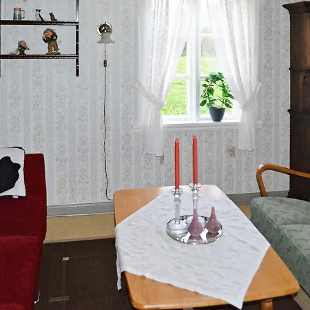 Holiday home Three-bedroom In Gullesfjord *