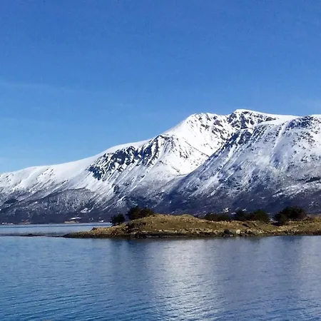 6 Person In Gullesfjord Flesnes
