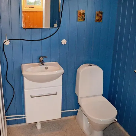 Three-bedroom In Gullesfjord Flesnes